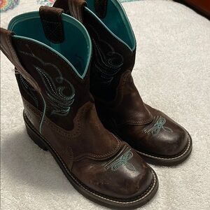 Ariat Fatbaby Brown/Teal Ankle Boots with Rounded Toe and Decorative Stitching